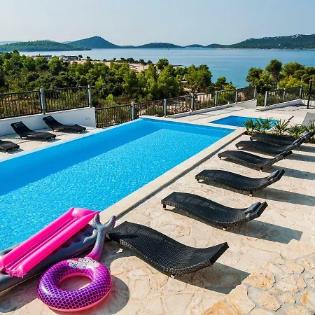 Holiday Panorama-1 * Drage