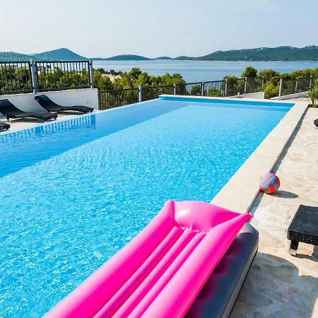 Holiday Panorama-1 *